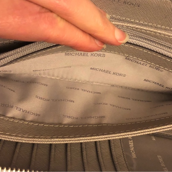 Michael Kors Jet Set Large Travel Continental Buff Leather Wallet EUC - Picture 6 of 8